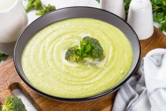 Jemná brokolicová polievka so smotanou recept
